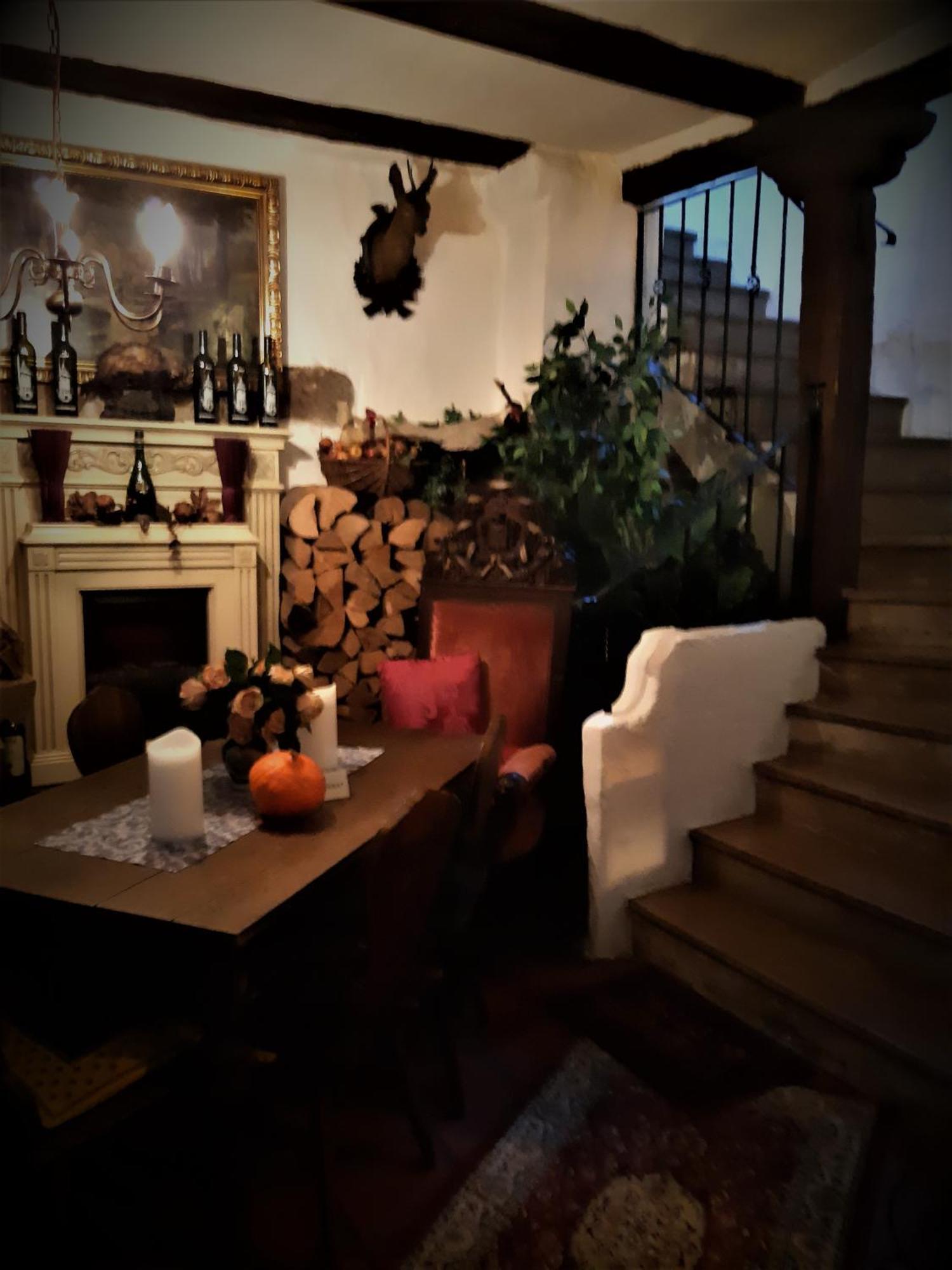 Отель Altfraenkische Weinstube Ротенбург-на-Таубере Экстерьер фото