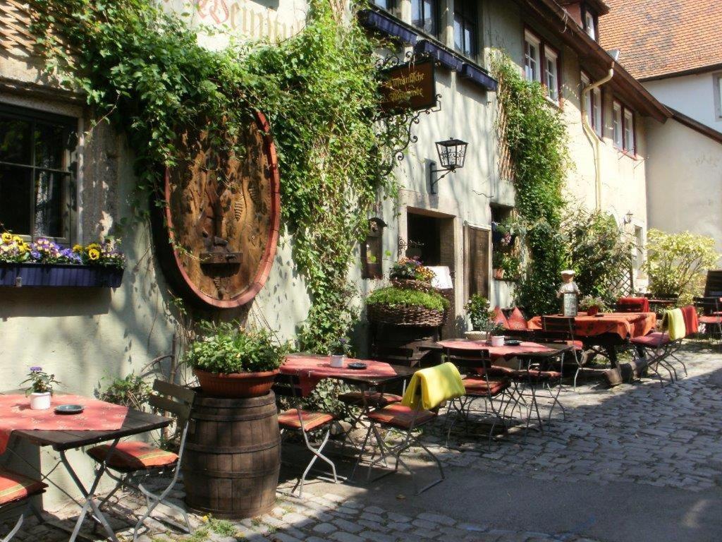 Отель Altfraenkische Weinstube Ротенбург-на-Таубере Экстерьер фото